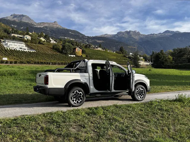 JAC T9 EV Luxury