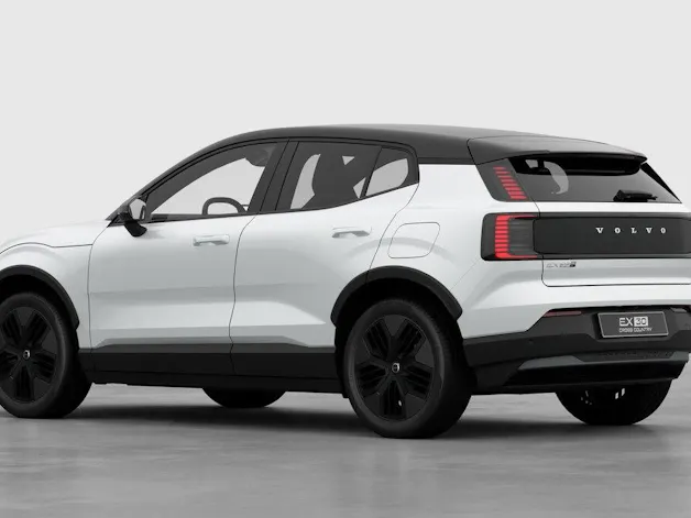 VOLVO EX30 CC P8 Plus AWD