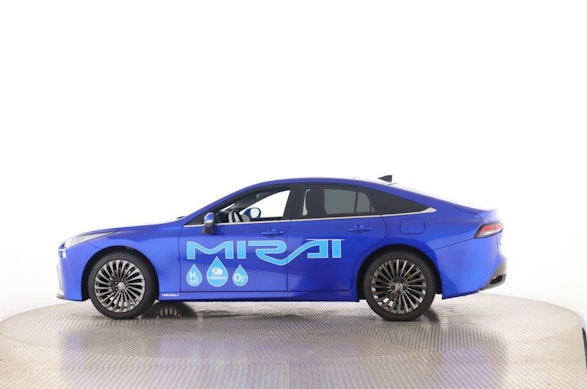 Toyota Mirai Fuel Cell Platinum 11