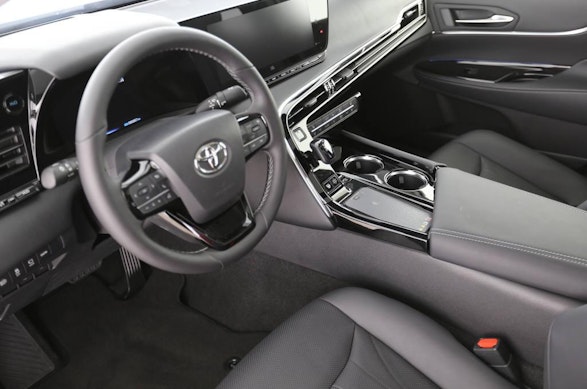 Toyota Mirai Fuel Cell Platinum 7