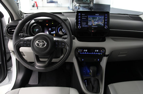 Toyota Yaris 1.5 VVT-i HSD Premium 5