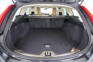 Vehicle image VOLVO V60 2.4 D4 Summum AWD