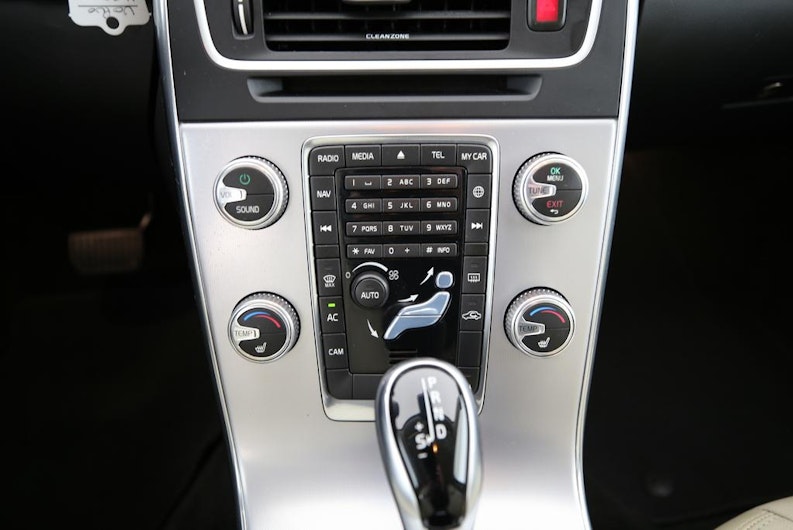 Vehicle image VOLVO V60