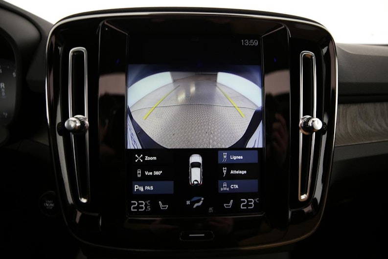 Vehicle image VOLVO XC40