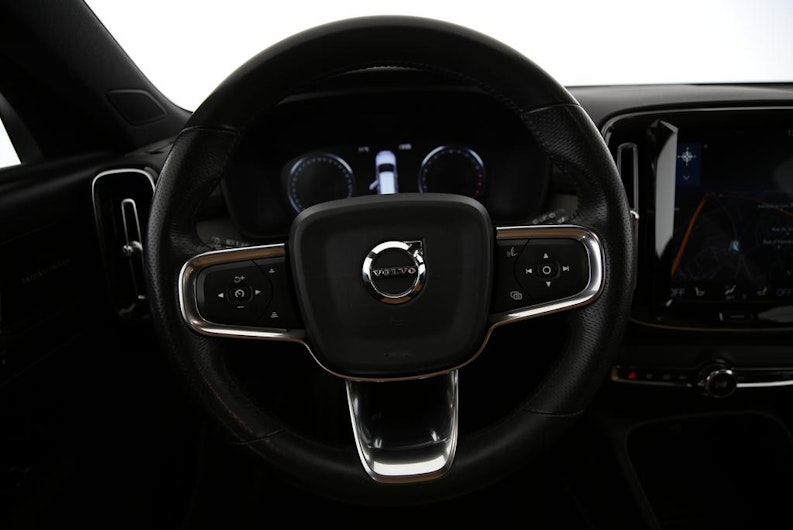 Vehicle image VOLVO XC40