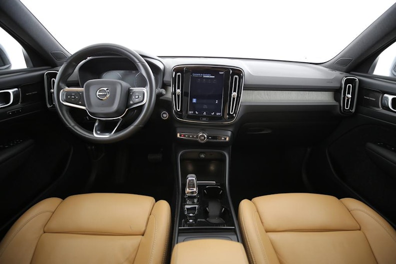 Vehicle image VOLVO XC40