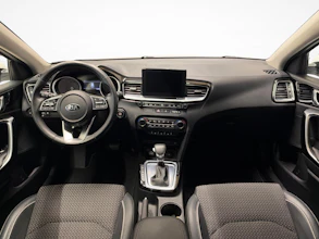 https://vehicle.imgix.net/533149/4ad3ad08-ee7b-4042-8e44-897767e799d0.jpg